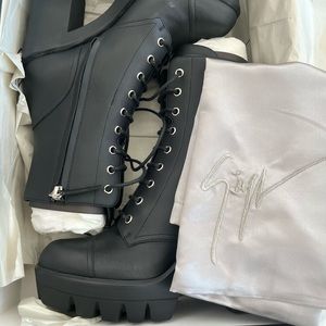 Brand new!  Never worn.  Giuseppe Zanotti Gintonic Moxie Nero